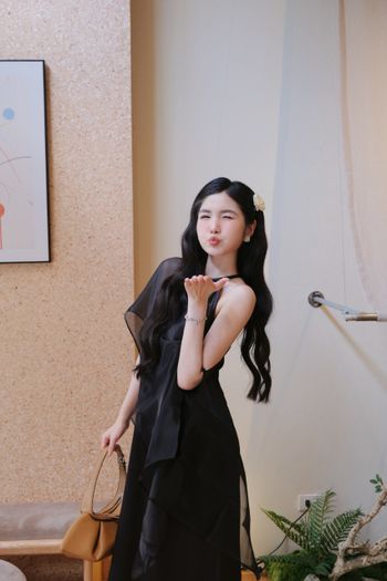 Đầm lụa maxi cổ yếm THE C.I.U, váy dáng dài cổ yếm không tay form suông – Yara Dress