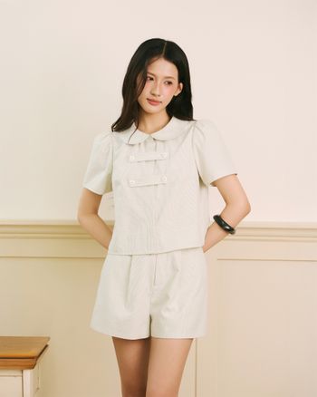 Áo kiểu nữ linen sọc THE C.I.U, áo cổ Peter Pan tay ngắn phối khuy ngang – Meishi Top