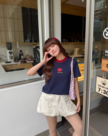 Áo thun nữ cổ tròn tay ngắn THE C.I.U, áo phông cotton thêu hoa phối viền cổ – Maple Tee