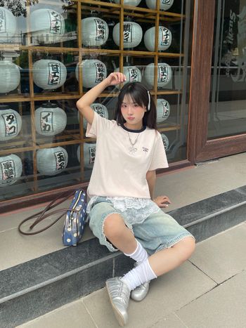 Áo thun babytee viền bo cổ thêu hình THE C.I.U - Buddy Baby Tee