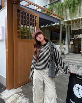 Áo thun nữ tay dài sọc ngang THE C.I.U, áo phông cổ tròn cotton dáng suông – Meko Long Sleeve Tee