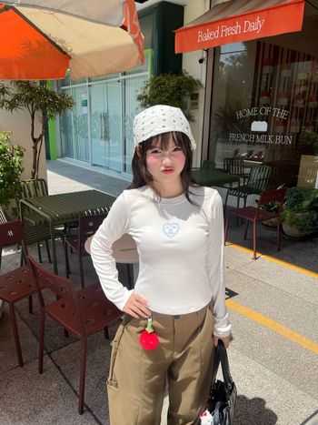 Áo thun tay dài nữ dáng ôm THE C.I.U, áo kiểu dáng ôm cotton co giãn thêu trái tim – Yerin Long Sleeve Tee