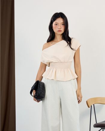 Áo kiểu trễ vai một bên Olivia Top - MN13