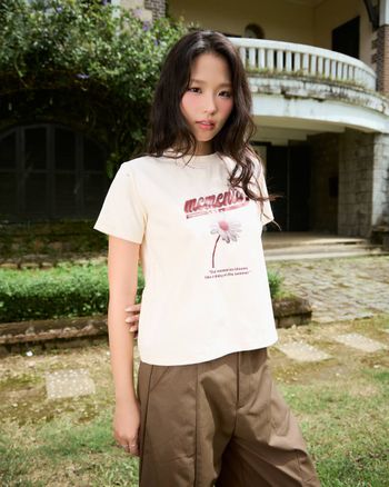 Áo thun babytee nữ in hình hoa cúc THE C.I.U, áo phông cotton tay ngắn form ôm in chữ - Bloom Baby Tee